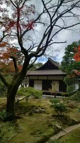 慈照寺（慈照禅寺・銀閣寺）の{uncategorized: "未分類", other: "その他", undefined: "問題あり", building: "その他建物", grave: "お墓", sacred_gate: "鳥居", guardian: "狛犬", statue: "像", buddha: "仏像", history: "歴史", nature: "自然", garden: "庭園", animal: "動物", pagoda: "塔", temizu: "手水舎", mountain_gate: "山門・神門", sanctuary: "本殿・本堂", subordinate: "末社・摂社", art: "芸術", scenery: "景色", jizo: "地蔵", ema: "絵馬", goshuin: "御朱印", omikuji: "おみくじ", items: "授与品その他", amulet: "お守り", goshuincho: "御朱印帳", eats: "食事", festival: "お祭り", votive_dance: "神楽", shichigosan: "七五三参", wedding: "結婚式", experience: "体験その他", initially: "初詣", around: "周辺", anti_infection: "感染症対策"}