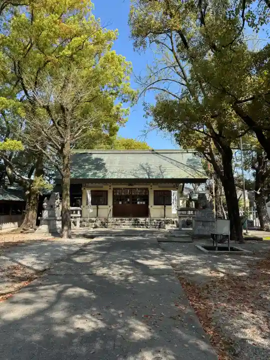 六所社(下飯田)の{uncategorized: "未分類", other: "その他", undefined: "問題あり", building: "その他建物", grave: "お墓", sacred_gate: "鳥居", guardian: "狛犬", statue: "像", buddha: "仏像", history: "歴史", nature: "自然", garden: "庭園", animal: "動物", pagoda: "塔", temizu: "手水舎", mountain_gate: "山門・神門", sanctuary: "本殿・本堂", subordinate: "末社・摂社", art: "芸術", scenery: "景色", jizo: "地蔵", ema: "絵馬", goshuin: "御朱印", omikuji: "おみくじ", items: "授与品その他", amulet: "お守り", goshuincho: "御朱印帳", eats: "食事", festival: "お祭り", votive_dance: "神楽", shichigosan: "七五三参", wedding: "結婚式", experience: "体験その他", initially: "初詣", around: "周辺", anti_infection: "感染症対策"}