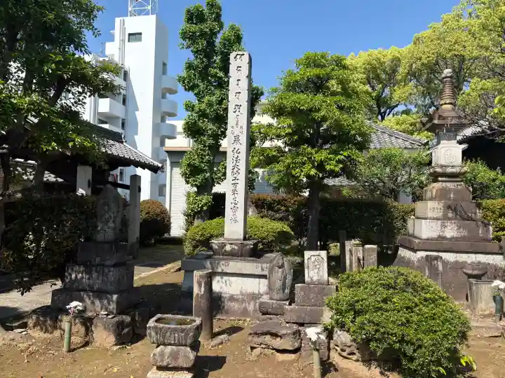 長久寺の{uncategorized: "未分類", other: "その他", undefined: "問題あり", building: "その他建物", grave: "お墓", sacred_gate: "鳥居", guardian: "狛犬", statue: "像", buddha: "仏像", history: "歴史", nature: "自然", garden: "庭園", animal: "動物", pagoda: "塔", temizu: "手水舎", mountain_gate: "山門・神門", sanctuary: "本殿・本堂", subordinate: "末社・摂社", art: "芸術", scenery: "景色", jizo: "地蔵", ema: "絵馬", goshuin: "御朱印", omikuji: "おみくじ", items: "授与品その他", amulet: "お守り", goshuincho: "御朱印帳", eats: "食事", festival: "お祭り", votive_dance: "神楽", shichigosan: "七五三参", wedding: "結婚式", experience: "体験その他", initially: "初詣", around: "周辺", anti_infection: "感染症対策"}
