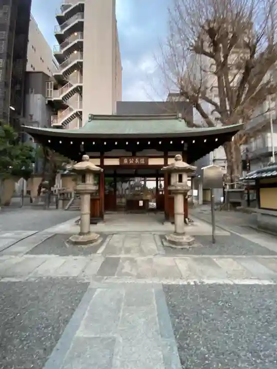 本能寺の{uncategorized: "未分類", other: "その他", undefined: "問題あり", building: "その他建物", grave: "お墓", sacred_gate: "鳥居", guardian: "狛犬", statue: "像", buddha: "仏像", history: "歴史", nature: "自然", garden: "庭園", animal: "動物", pagoda: "塔", temizu: "手水舎", mountain_gate: "山門・神門", sanctuary: "本殿・本堂", subordinate: "末社・摂社", art: "芸術", scenery: "景色", jizo: "地蔵", ema: "絵馬", goshuin: "御朱印", omikuji: "おみくじ", items: "授与品その他", amulet: "お守り", goshuincho: "御朱印帳", eats: "食事", festival: "お祭り", votive_dance: "神楽", shichigosan: "七五三参", wedding: "結婚式", experience: "体験その他", initially: "初詣", around: "周辺", anti_infection: "感染症対策"}