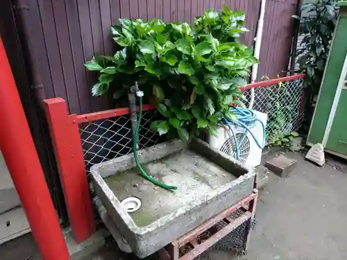 三和稲荷神社の手水舎