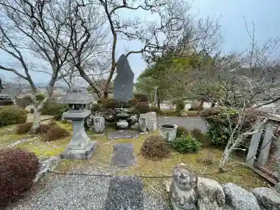 立泉寺の{uncategorized: "未分類", other: "その他", undefined: "問題あり", building: "その他建物", grave: "お墓", sacred_gate: "鳥居", guardian: "狛犬", statue: "像", buddha: "仏像", history: "歴史", nature: "自然", garden: "庭園", animal: "動物", pagoda: "塔", temizu: "手水舎", mountain_gate: "山門・神門", sanctuary: "本殿・本堂", subordinate: "末社・摂社", art: "芸術", scenery: "景色", jizo: "地蔵", ema: "絵馬", goshuin: "御朱印", omikuji: "おみくじ", items: "授与品その他", amulet: "お守り", goshuincho: "御朱印帳", eats: "食事", festival: "お祭り", votive_dance: "神楽", shichigosan: "七五三参", wedding: "結婚式", experience: "体験その他", initially: "初詣", around: "周辺", anti_infection: "感染症対策"}