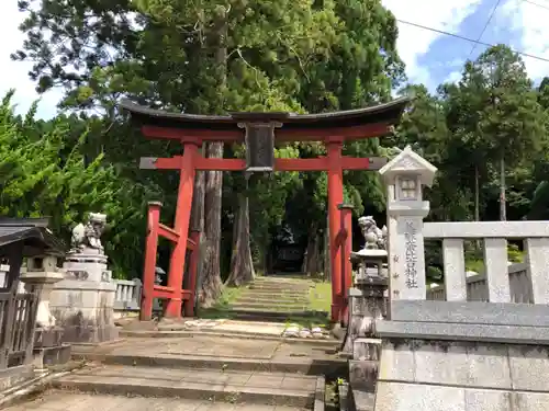 美麻奈比古神社の鳥居