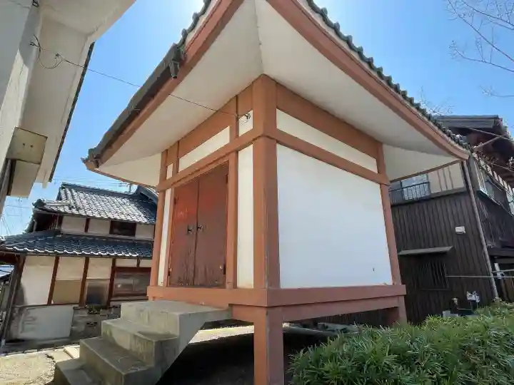 上多良薬師堂(東光庵)の{uncategorized: "未分類", other: "その他", undefined: "問題あり", building: "その他建物", grave: "お墓", sacred_gate: "鳥居", guardian: "狛犬", statue: "像", buddha: "仏像", history: "歴史", nature: "自然", garden: "庭園", animal: "動物", pagoda: "塔", temizu: "手水舎", mountain_gate: "山門・神門", sanctuary: "本殿・本堂", subordinate: "末社・摂社", art: "芸術", scenery: "景色", jizo: "地蔵", ema: "絵馬", goshuin: "御朱印", omikuji: "おみくじ", items: "授与品その他", amulet: "お守り", goshuincho: "御朱印帳", eats: "食事", festival: "お祭り", votive_dance: "神楽", shichigosan: "七五三参", wedding: "結婚式", experience: "体験その他", initially: "初詣", around: "周辺", anti_infection: "感染症対策"}