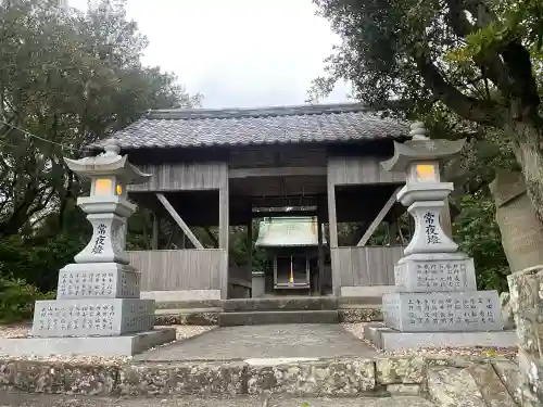 福良八幡神社の{uncategorized: "未分類", other: "その他", undefined: "問題あり", building: "その他建物", grave: "お墓", sacred_gate: "鳥居", guardian: "狛犬", statue: "像", buddha: "仏像", history: "歴史", nature: "自然", garden: "庭園", animal: "動物", pagoda: "塔", temizu: "手水舎", mountain_gate: "山門・神門", sanctuary: "本殿・本堂", subordinate: "末社・摂社", art: "芸術", scenery: "景色", jizo: "地蔵", ema: "絵馬", goshuin: "御朱印", omikuji: "おみくじ", items: "授与品その他", amulet: "お守り", goshuincho: "御朱印帳", eats: "食事", festival: "お祭り", votive_dance: "神楽", shichigosan: "七五三参", wedding: "結婚式", experience: "体験その他", initially: "初詣", around: "周辺", anti_infection: "感染症対策"}