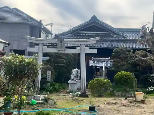 八田大明神社の{uncategorized: "未分類", other: "その他", undefined: "問題あり", building: "その他建物", grave: "お墓", sacred_gate: "鳥居", guardian: "狛犬", statue: "像", buddha: "仏像", history: "歴史", nature: "自然", garden: "庭園", animal: "動物", pagoda: "塔", temizu: "手水舎", mountain_gate: "山門・神門", sanctuary: "本殿・本堂", subordinate: "末社・摂社", art: "芸術", scenery: "景色", jizo: "地蔵", ema: "絵馬", goshuin: "御朱印", omikuji: "おみくじ", items: "授与品その他", amulet: "お守り", goshuincho: "御朱印帳", eats: "食事", festival: "お祭り", votive_dance: "神楽", shichigosan: "七五三参", wedding: "結婚式", experience: "体験その他", initially: "初詣", around: "周辺", anti_infection: "感染症対策"}
