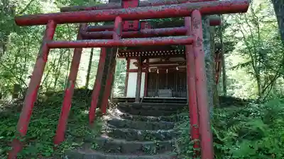 稲荷社（忍野八海　出口池）の本殿・本堂