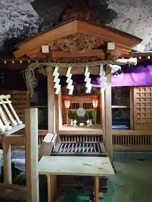 銭洗弁財天宇賀福神社の本殿・本堂