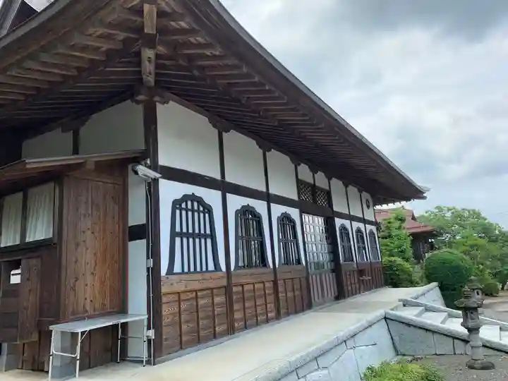 養山寺の本殿・本堂