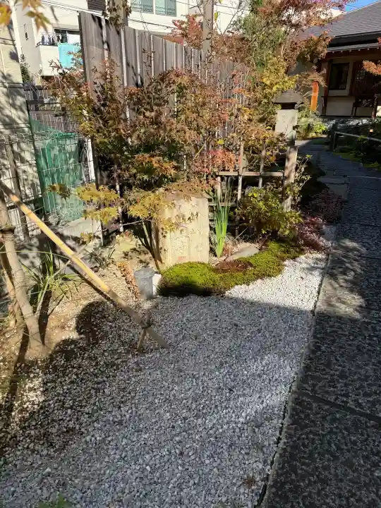 遍照寺の{uncategorized: "未分類", other: "その他", undefined: "問題あり", building: "その他建物", grave: "お墓", sacred_gate: "鳥居", guardian: "狛犬", statue: "像", buddha: "仏像", history: "歴史", nature: "自然", garden: "庭園", animal: "動物", pagoda: "塔", temizu: "手水舎", mountain_gate: "山門・神門", sanctuary: "本殿・本堂", subordinate: "末社・摂社", art: "芸術", scenery: "景色", jizo: "地蔵", ema: "絵馬", goshuin: "御朱印", omikuji: "おみくじ", items: "授与品その他", amulet: "お守り", goshuincho: "御朱印帳", eats: "食事", festival: "お祭り", votive_dance: "神楽", shichigosan: "七五三参", wedding: "結婚式", experience: "体験その他", initially: "初詣", around: "周辺", anti_infection: "感染症対策"}