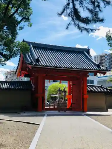 西宮神社の山門