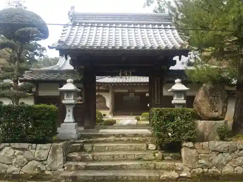 光明寺の山門