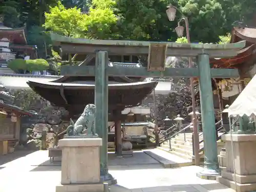 宝山寺の鳥居