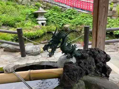亀井神社の手水舎