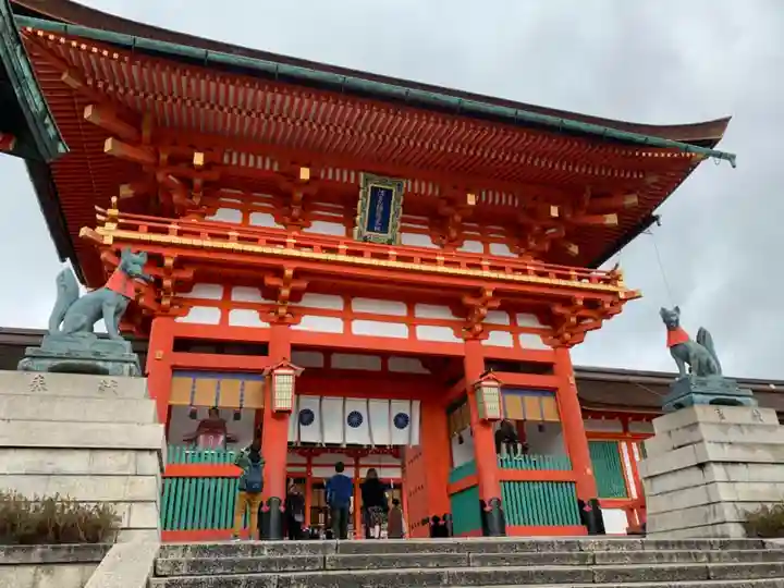 伏見稲荷大社の山門・神門