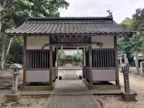 拾貮社神社の山門・神門