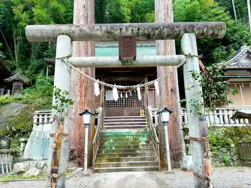 諏訪神社の鳥居