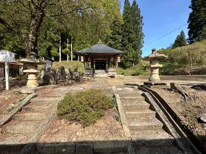 杉沢観音(山形県)