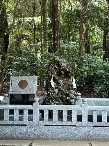 鹿島神宮の{uncategorized: "未分類", other: "その他", undefined: "問題あり", building: "その他建物", grave: "お墓", sacred_gate: "鳥居", guardian: "狛犬", statue: "像", buddha: "仏像", history: "歴史", nature: "自然", garden: "庭園", animal: "動物", pagoda: "塔", temizu: "手水舎", mountain_gate: "山門・神門", sanctuary: "本殿・本堂", subordinate: "末社・摂社", art: "芸術", scenery: "景色", jizo: "地蔵", ema: "絵馬", goshuin: "御朱印", omikuji: "おみくじ", items: "授与品その他", amulet: "お守り", goshuincho: "御朱印帳", eats: "食事", festival: "お祭り", votive_dance: "神楽", shichigosan: "七五三参", wedding: "結婚式", experience: "体験その他", initially: "初詣", around: "周辺", anti_infection: "感染症対策"}