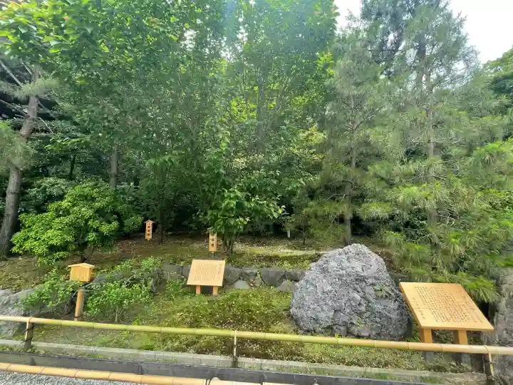 寒川神社の{uncategorized: "未分類", other: "その他", undefined: "問題あり", building: "その他建物", grave: "お墓", sacred_gate: "鳥居", guardian: "狛犬", statue: "像", buddha: "仏像", history: "歴史", nature: "自然", garden: "庭園", animal: "動物", pagoda: "塔", temizu: "手水舎", mountain_gate: "山門・神門", sanctuary: "本殿・本堂", subordinate: "末社・摂社", art: "芸術", scenery: "景色", jizo: "地蔵", ema: "絵馬", goshuin: "御朱印", omikuji: "おみくじ", items: "授与品その他", amulet: "お守り", goshuincho: "御朱印帳", eats: "食事", festival: "お祭り", votive_dance: "神楽", shichigosan: "七五三参", wedding: "結婚式", experience: "体験その他", initially: "初詣", around: "周辺", anti_infection: "感染症対策"}
