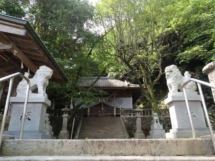 鉾島神社の狛犬