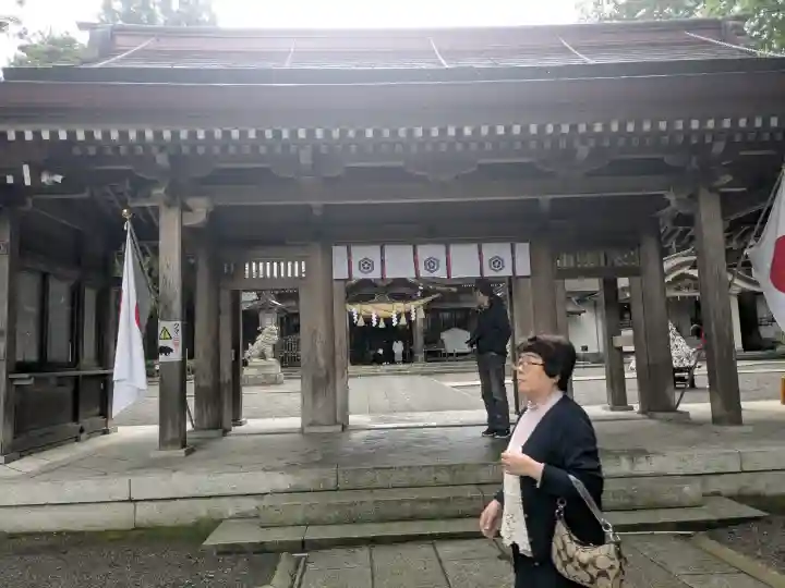 白山比咩神社の{uncategorized: "未分類", other: "その他", undefined: "問題あり", building: "その他建物", grave: "お墓", sacred_gate: "鳥居", guardian: "狛犬", statue: "像", buddha: "仏像", history: "歴史", nature: "自然", garden: "庭園", animal: "動物", pagoda: "塔", temizu: "手水舎", mountain_gate: "山門・神門", sanctuary: "本殿・本堂", subordinate: "末社・摂社", art: "芸術", scenery: "景色", jizo: "地蔵", ema: "絵馬", goshuin: "御朱印", omikuji: "おみくじ", items: "授与品その他", amulet: "お守り", goshuincho: "御朱印帳", eats: "食事", festival: "お祭り", votive_dance: "神楽", shichigosan: "七五三参", wedding: "結婚式", experience: "体験その他", initially: "初詣", around: "周辺", anti_infection: "感染症対策"}