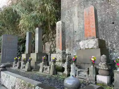長勝寺の{uncategorized: "未分類", other: "その他", undefined: "問題あり", building: "その他建物", grave: "お墓", sacred_gate: "鳥居", guardian: "狛犬", statue: "像", buddha: "仏像", history: "歴史", nature: "自然", garden: "庭園", animal: "動物", pagoda: "塔", temizu: "手水舎", mountain_gate: "山門・神門", sanctuary: "本殿・本堂", subordinate: "末社・摂社", art: "芸術", scenery: "景色", jizo: "地蔵", ema: "絵馬", goshuin: "御朱印", omikuji: "おみくじ", items: "授与品その他", amulet: "お守り", goshuincho: "御朱印帳", eats: "食事", festival: "お祭り", votive_dance: "神楽", shichigosan: "七五三参", wedding: "結婚式", experience: "体験その他", initially: "初詣", around: "周辺", anti_infection: "感染症対策"}