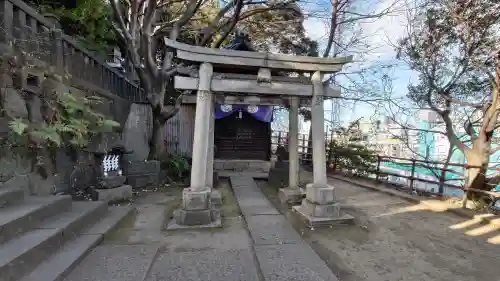 諏方神社の{uncategorized: "未分類", other: "その他", undefined: "問題あり", building: "その他建物", grave: "お墓", sacred_gate: "鳥居", guardian: "狛犬", statue: "像", buddha: "仏像", history: "歴史", nature: "自然", garden: "庭園", animal: "動物", pagoda: "塔", temizu: "手水舎", mountain_gate: "山門・神門", sanctuary: "本殿・本堂", subordinate: "末社・摂社", art: "芸術", scenery: "景色", jizo: "地蔵", ema: "絵馬", goshuin: "御朱印", omikuji: "おみくじ", items: "授与品その他", amulet: "お守り", goshuincho: "御朱印帳", eats: "食事", festival: "お祭り", votive_dance: "神楽", shichigosan: "七五三参", wedding: "結婚式", experience: "体験その他", initially: "初詣", around: "周辺", anti_infection: "感染症対策"}