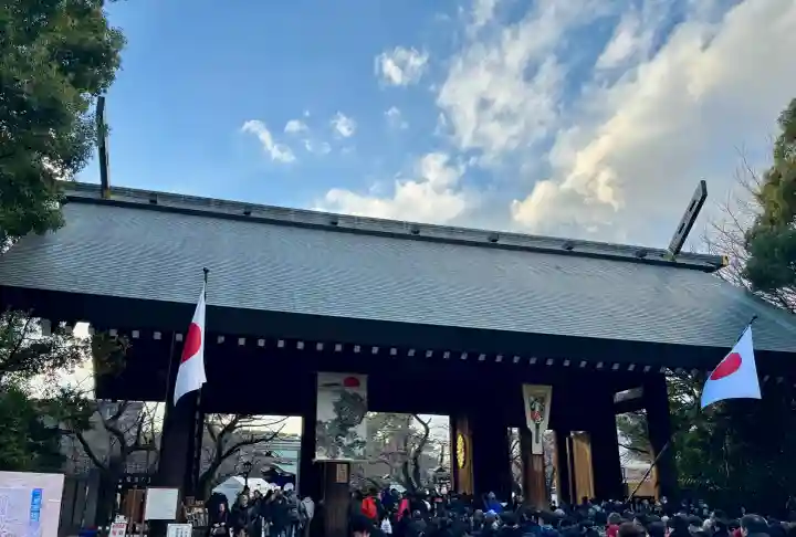 靖國神社の{uncategorized: "未分類", other: "その他", undefined: "問題あり", building: "その他建物", grave: "お墓", sacred_gate: "鳥居", guardian: "狛犬", statue: "像", buddha: "仏像", history: "歴史", nature: "自然", garden: "庭園", animal: "動物", pagoda: "塔", temizu: "手水舎", mountain_gate: "山門・神門", sanctuary: "本殿・本堂", subordinate: "末社・摂社", art: "芸術", scenery: "景色", jizo: "地蔵", ema: "絵馬", goshuin: "御朱印", omikuji: "おみくじ", items: "授与品その他", amulet: "お守り", goshuincho: "御朱印帳", eats: "食事", festival: "お祭り", votive_dance: "神楽", shichigosan: "七五三参", wedding: "結婚式", experience: "体験その他", initially: "初詣", around: "周辺", anti_infection: "感染症対策"}