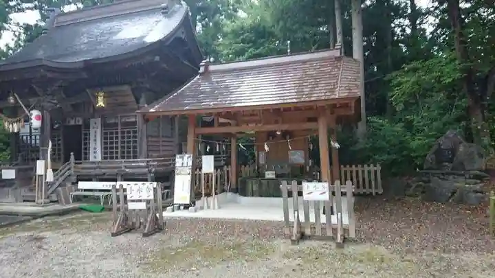 秈荷神社の手水舎