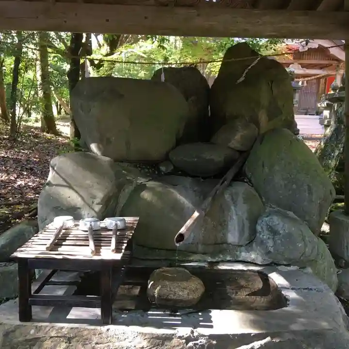 綾神社の手水舎