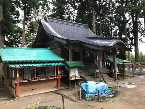 白山神社の本殿