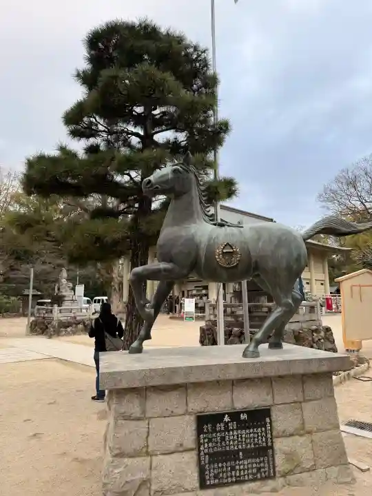 藤森神社の{uncategorized: "未分類", other: "その他", undefined: "問題あり", building: "その他建物", grave: "お墓", sacred_gate: "鳥居", guardian: "狛犬", statue: "像", buddha: "仏像", history: "歴史", nature: "自然", garden: "庭園", animal: "動物", pagoda: "塔", temizu: "手水舎", mountain_gate: "山門・神門", sanctuary: "本殿・本堂", subordinate: "末社・摂社", art: "芸術", scenery: "景色", jizo: "地蔵", ema: "絵馬", goshuin: "御朱印", omikuji: "おみくじ", items: "授与品その他", amulet: "お守り", goshuincho: "御朱印帳", eats: "食事", festival: "お祭り", votive_dance: "神楽", shichigosan: "七五三参", wedding: "結婚式", experience: "体験その他", initially: "初詣", around: "周辺", anti_infection: "感染症対策"}