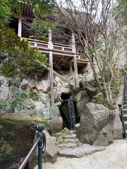 三瀧寺の{uncategorized: "未分類", other: "その他", undefined: "問題あり", building: "その他建物", grave: "お墓", sacred_gate: "鳥居", guardian: "狛犬", statue: "像", buddha: "仏像", history: "歴史", nature: "自然", garden: "庭園", animal: "動物", pagoda: "塔", temizu: "手水舎", mountain_gate: "山門・神門", sanctuary: "本殿・本堂", subordinate: "末社・摂社", art: "芸術", scenery: "景色", jizo: "地蔵", ema: "絵馬", goshuin: "御朱印", omikuji: "おみくじ", items: "授与品その他", amulet: "お守り", goshuincho: "御朱印帳", eats: "食事", festival: "お祭り", votive_dance: "神楽", shichigosan: "七五三参", wedding: "結婚式", experience: "体験その他", initially: "初詣", around: "周辺", anti_infection: "感染症対策"}