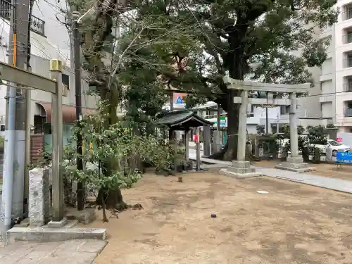 八幡神社の{uncategorized: "未分類", other: "その他", undefined: "問題あり", building: "その他建物", grave: "お墓", sacred_gate: "鳥居", guardian: "狛犬", statue: "像", buddha: "仏像", history: "歴史", nature: "自然", garden: "庭園", animal: "動物", pagoda: "塔", temizu: "手水舎", mountain_gate: "山門・神門", sanctuary: "本殿・本堂", subordinate: "末社・摂社", art: "芸術", scenery: "景色", jizo: "地蔵", ema: "絵馬", goshuin: "御朱印", omikuji: "おみくじ", items: "授与品その他", amulet: "お守り", goshuincho: "御朱印帳", eats: "食事", festival: "お祭り", votive_dance: "神楽", shichigosan: "七五三参", wedding: "結婚式", experience: "体験その他", initially: "初詣", around: "周辺", anti_infection: "感染症対策"}