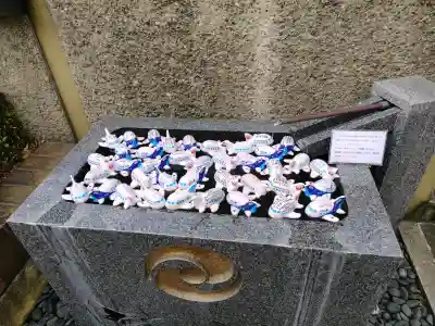 飛行神社の{uncategorized: "未分類", other: "その他", undefined: "問題あり", building: "その他建物", grave: "お墓", sacred_gate: "鳥居", guardian: "狛犬", statue: "像", buddha: "仏像", history: "歴史", nature: "自然", garden: "庭園", animal: "動物", pagoda: "塔", temizu: "手水舎", mountain_gate: "山門・神門", sanctuary: "本殿・本堂", subordinate: "末社・摂社", art: "芸術", scenery: "景色", jizo: "地蔵", ema: "絵馬", goshuin: "御朱印", omikuji: "おみくじ", items: "授与品その他", amulet: "お守り", goshuincho: "御朱印帳", eats: "食事", festival: "お祭り", votive_dance: "神楽", shichigosan: "七五三参", wedding: "結婚式", experience: "体験その他", initially: "初詣", around: "周辺", anti_infection: "感染症対策"}
