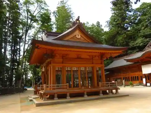 穂高神社本宮の本殿