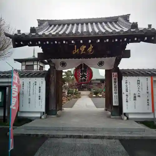 岩槻大師彌勒密寺の山門