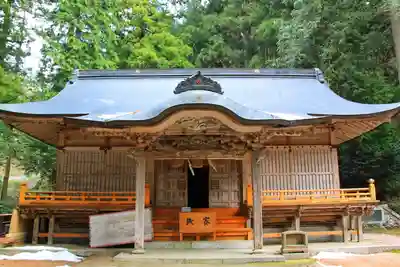 縄久利神社の本殿・本堂