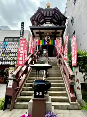 薬研堀不動院(川崎大師東京別院)の{uncategorized: "未分類", other: "その他", undefined: "問題あり", building: "その他建物", grave: "お墓", sacred_gate: "鳥居", guardian: "狛犬", statue: "像", buddha: "仏像", history: "歴史", nature: "自然", garden: "庭園", animal: "動物", pagoda: "塔", temizu: "手水舎", mountain_gate: "山門・神門", sanctuary: "本殿・本堂", subordinate: "末社・摂社", art: "芸術", scenery: "景色", jizo: "地蔵", ema: "絵馬", goshuin: "御朱印", omikuji: "おみくじ", items: "授与品その他", amulet: "お守り", goshuincho: "御朱印帳", eats: "食事", festival: "お祭り", votive_dance: "神楽", shichigosan: "七五三参", wedding: "結婚式", experience: "体験その他", initially: "初詣", around: "周辺", anti_infection: "感染症対策"}
