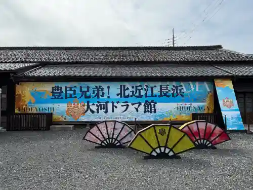 大通寺（長浜御坊）の{uncategorized: "未分類", other: "その他", undefined: "問題あり", building: "その他建物", grave: "お墓", sacred_gate: "鳥居", guardian: "狛犬", statue: "像", buddha: "仏像", history: "歴史", nature: "自然", garden: "庭園", animal: "動物", pagoda: "塔", temizu: "手水舎", mountain_gate: "山門・神門", sanctuary: "本殿・本堂", subordinate: "末社・摂社", art: "芸術", scenery: "景色", jizo: "地蔵", ema: "絵馬", goshuin: "御朱印", omikuji: "おみくじ", items: "授与品その他", amulet: "お守り", goshuincho: "御朱印帳", eats: "食事", festival: "お祭り", votive_dance: "神楽", shichigosan: "七五三参", wedding: "結婚式", experience: "体験その他", initially: "初詣", around: "周辺", anti_infection: "感染症対策"}