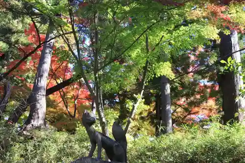 東館稲荷神社の狛犬