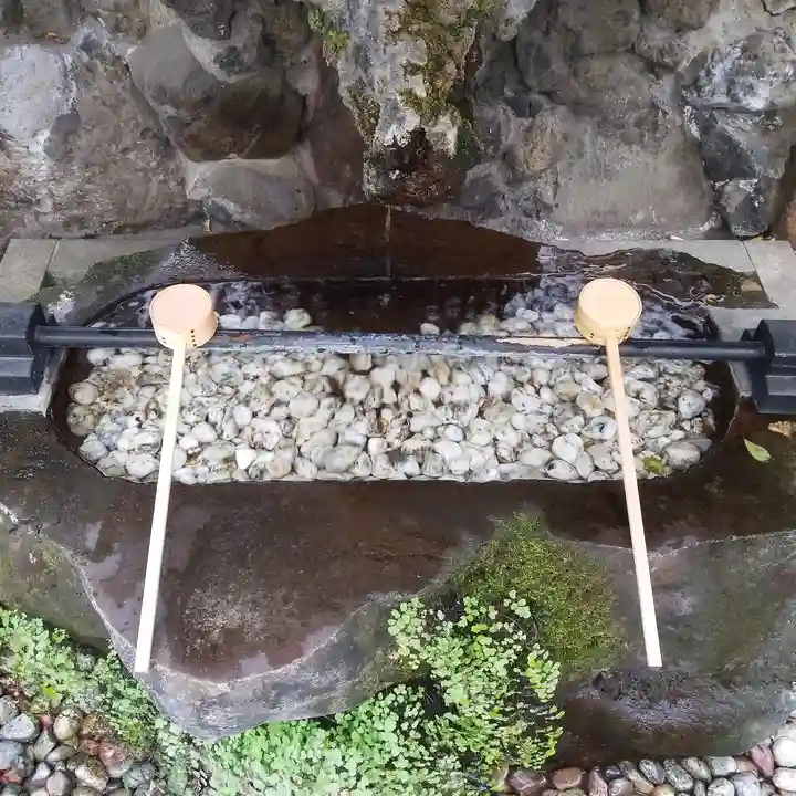 三崎稲荷神社の手水舎