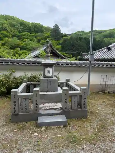 弥勒寺の{uncategorized: "未分類", other: "その他", undefined: "問題あり", building: "その他建物", grave: "お墓", sacred_gate: "鳥居", guardian: "狛犬", statue: "像", buddha: "仏像", history: "歴史", nature: "自然", garden: "庭園", animal: "動物", pagoda: "塔", temizu: "手水舎", mountain_gate: "山門・神門", sanctuary: "本殿・本堂", subordinate: "末社・摂社", art: "芸術", scenery: "景色", jizo: "地蔵", ema: "絵馬", goshuin: "御朱印", omikuji: "おみくじ", items: "授与品その他", amulet: "お守り", goshuincho: "御朱印帳", eats: "食事", festival: "お祭り", votive_dance: "神楽", shichigosan: "七五三参", wedding: "結婚式", experience: "体験その他", initially: "初詣", around: "周辺", anti_infection: "感染症対策"}