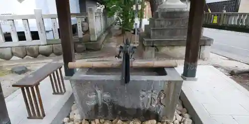 堤治神社の手水舎