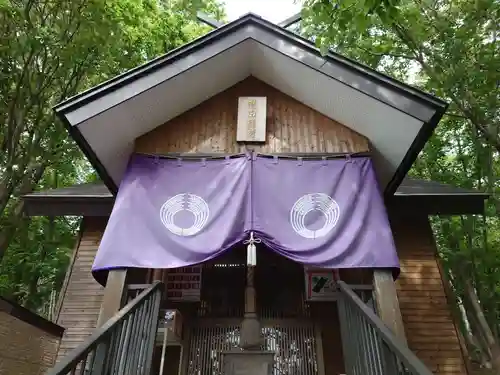 清田稲荷神社の本殿