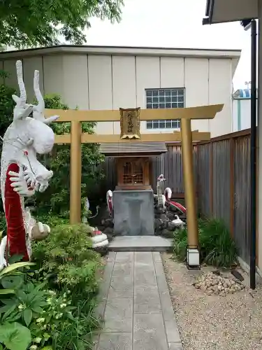 蛇窪神社の{uncategorized: "未分類", other: "その他", undefined: "問題あり", building: "その他建物", grave: "お墓", sacred_gate: "鳥居", guardian: "狛犬", statue: "像", buddha: "仏像", history: "歴史", nature: "自然", garden: "庭園", animal: "動物", pagoda: "塔", temizu: "手水舎", mountain_gate: "山門・神門", sanctuary: "本殿・本堂", subordinate: "末社・摂社", art: "芸術", scenery: "景色", jizo: "地蔵", ema: "絵馬", goshuin: "御朱印", omikuji: "おみくじ", items: "授与品その他", amulet: "お守り", goshuincho: "御朱印帳", eats: "食事", festival: "お祭り", votive_dance: "神楽", shichigosan: "七五三参", wedding: "結婚式", experience: "体験その他", initially: "初詣", around: "周辺", anti_infection: "感染症対策"}