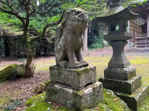 飛澤神社の狛犬