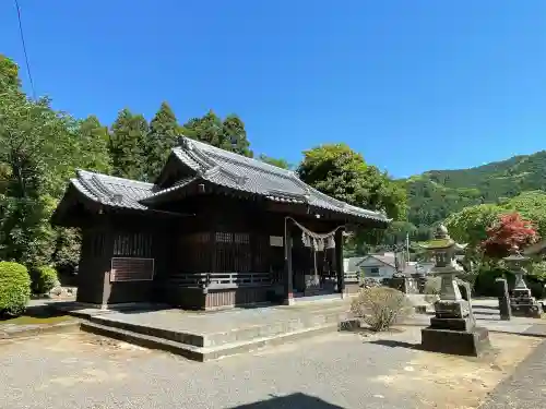 氷川神社の{uncategorized: "未分類", other: "その他", undefined: "問題あり", building: "その他建物", grave: "お墓", sacred_gate: "鳥居", guardian: "狛犬", statue: "像", buddha: "仏像", history: "歴史", nature: "自然", garden: "庭園", animal: "動物", pagoda: "塔", temizu: "手水舎", mountain_gate: "山門・神門", sanctuary: "本殿・本堂", subordinate: "末社・摂社", art: "芸術", scenery: "景色", jizo: "地蔵", ema: "絵馬", goshuin: "御朱印", omikuji: "おみくじ", items: "授与品その他", amulet: "お守り", goshuincho: "御朱印帳", eats: "食事", festival: "お祭り", votive_dance: "神楽", shichigosan: "七五三参", wedding: "結婚式", experience: "体験その他", initially: "初詣", around: "周辺", anti_infection: "感染症対策"}
