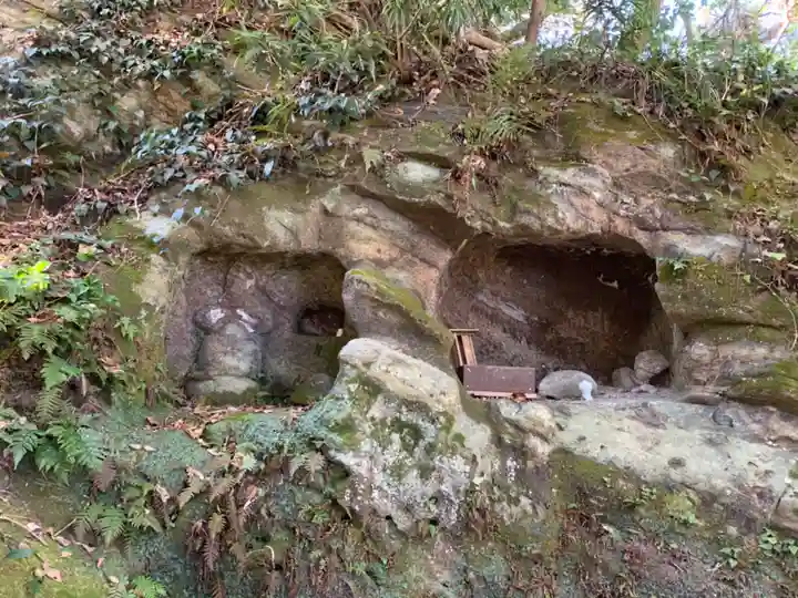 船越鉈切神社の塔